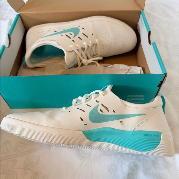 Nike SB White and Aqua Sneakers - Picture 6 of 7